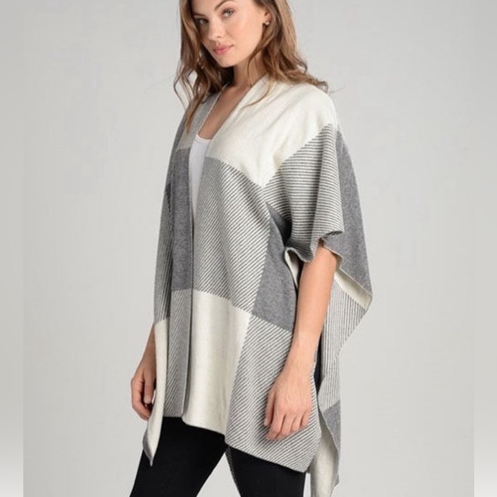 Love Token pretty in plaid white and grey poncho XS/S - Picture 2 of 4